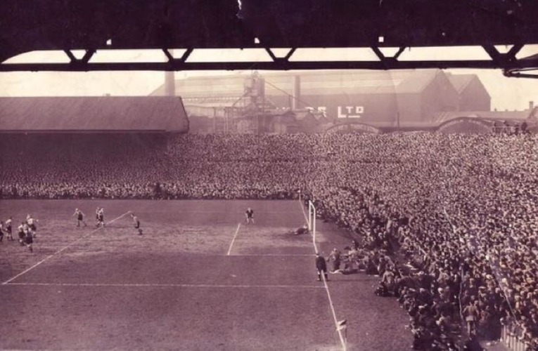 Grimsby vs Wolves - 1939 at Old Trafford